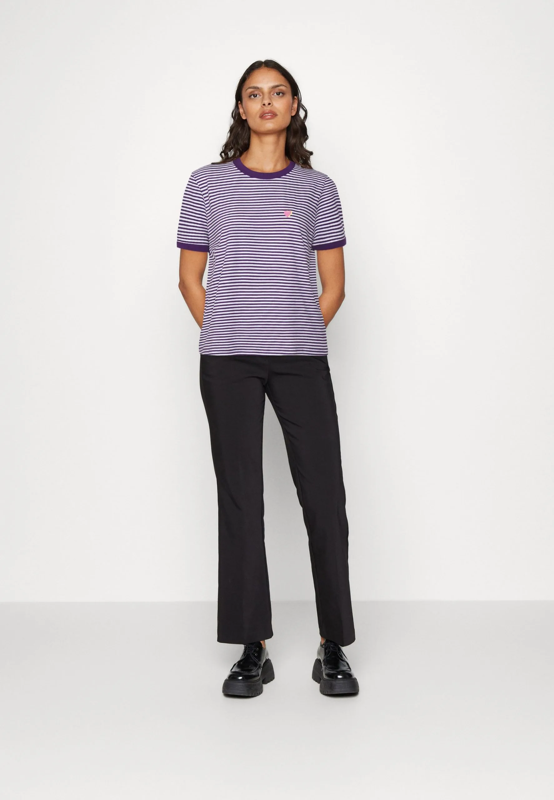 Edc By Esprit Tee - T-Shirts Med Print - Dark Purple 4 Edc By Esprit Tee - T-Shirts Med Print - Dark Purple - Bilde 2