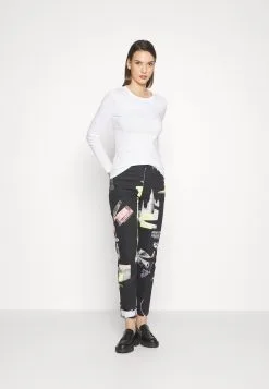 ESPRIT Roundneck - Topper Langermet - White 14 ESPRIT Roundneck - Topper Langermet - White -ESPRIT Butikk 0a0afb6a67cb48f8be19e1ff705e3aca