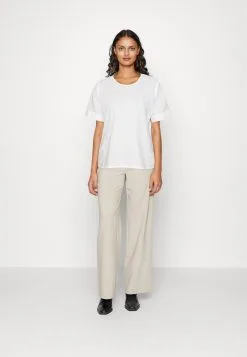 ESPRIT Rn Blou - Bluse - Off-White 9 ESPRIT Rn Blou - Bluse - Off-White -ESPRIT Butikk 0dad61f2e72141338ba8501833d6feb6