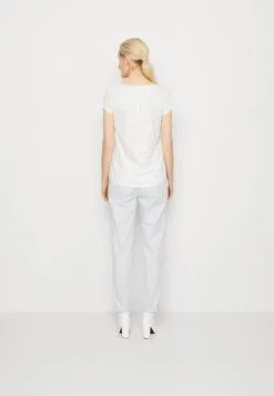 ESPRIT Core - T-Shirts Med Print - Off White 10 ESPRIT Core - T-Shirts Med Print - Off White -ESPRIT Butikk 0e5e0a73735748e3b0b6664c58541706