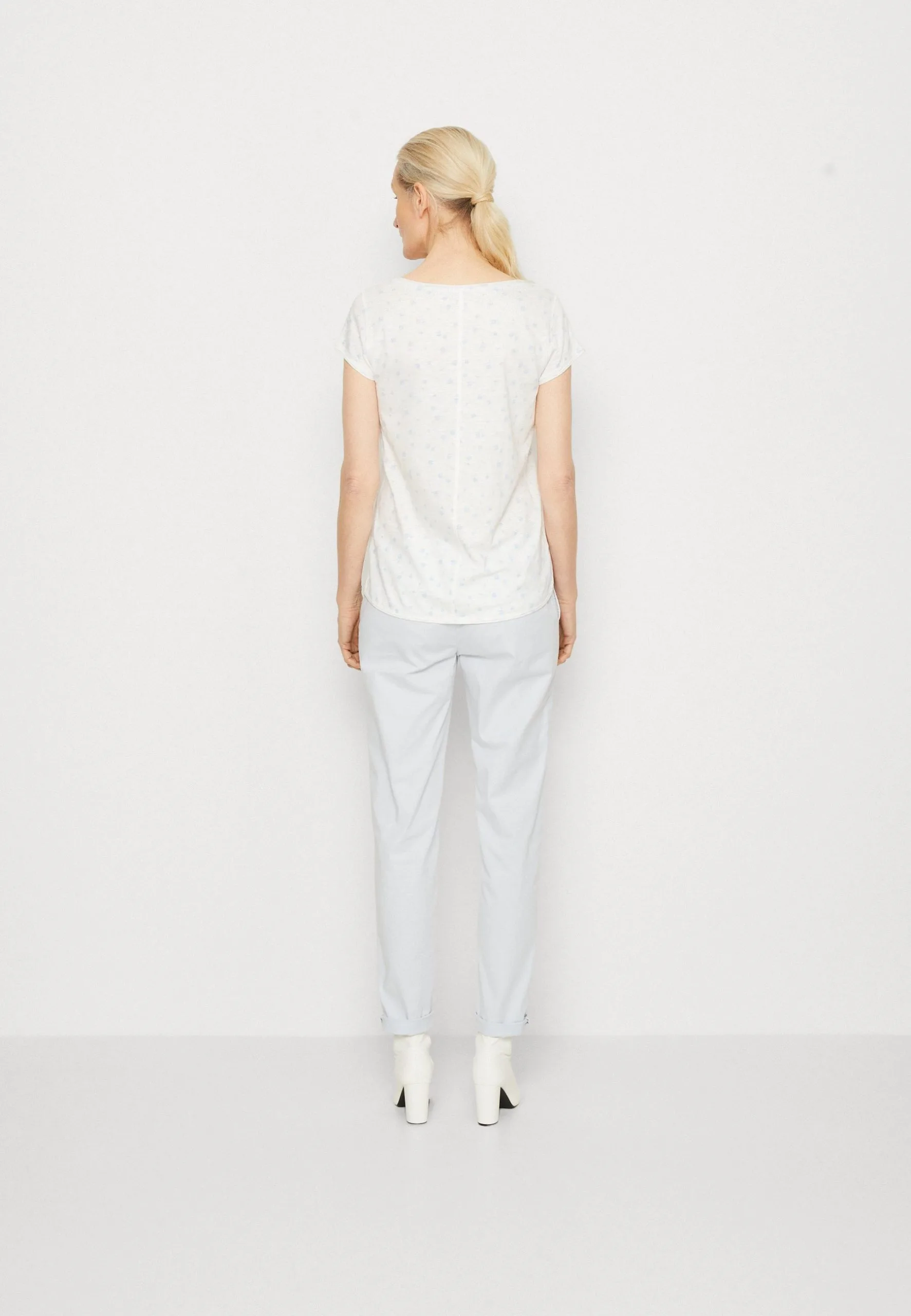 ESPRIT Core - T-Shirts Med Print - Off White 5 ESPRIT Core - T-Shirts Med Print - Off White - Bilde 3