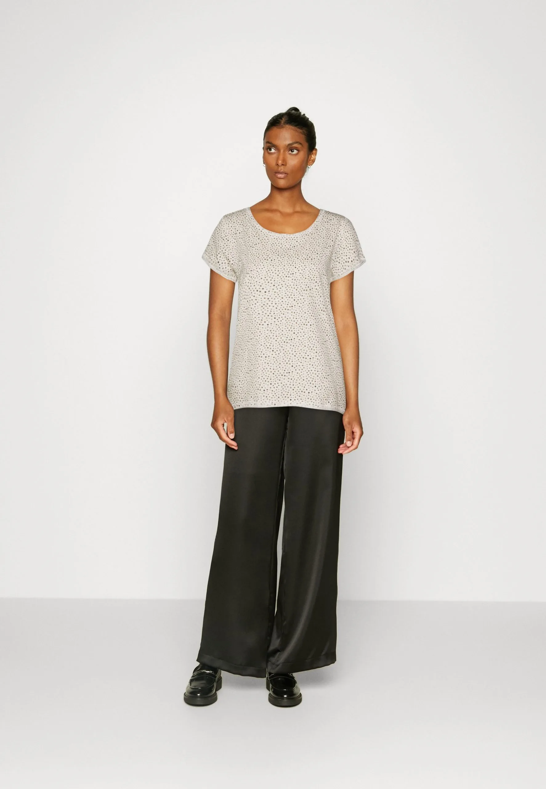 ESPRIT Core - T-Shirts Med Print - White 4 ESPRIT Core - T-Shirts Med Print - White - Bilde 2