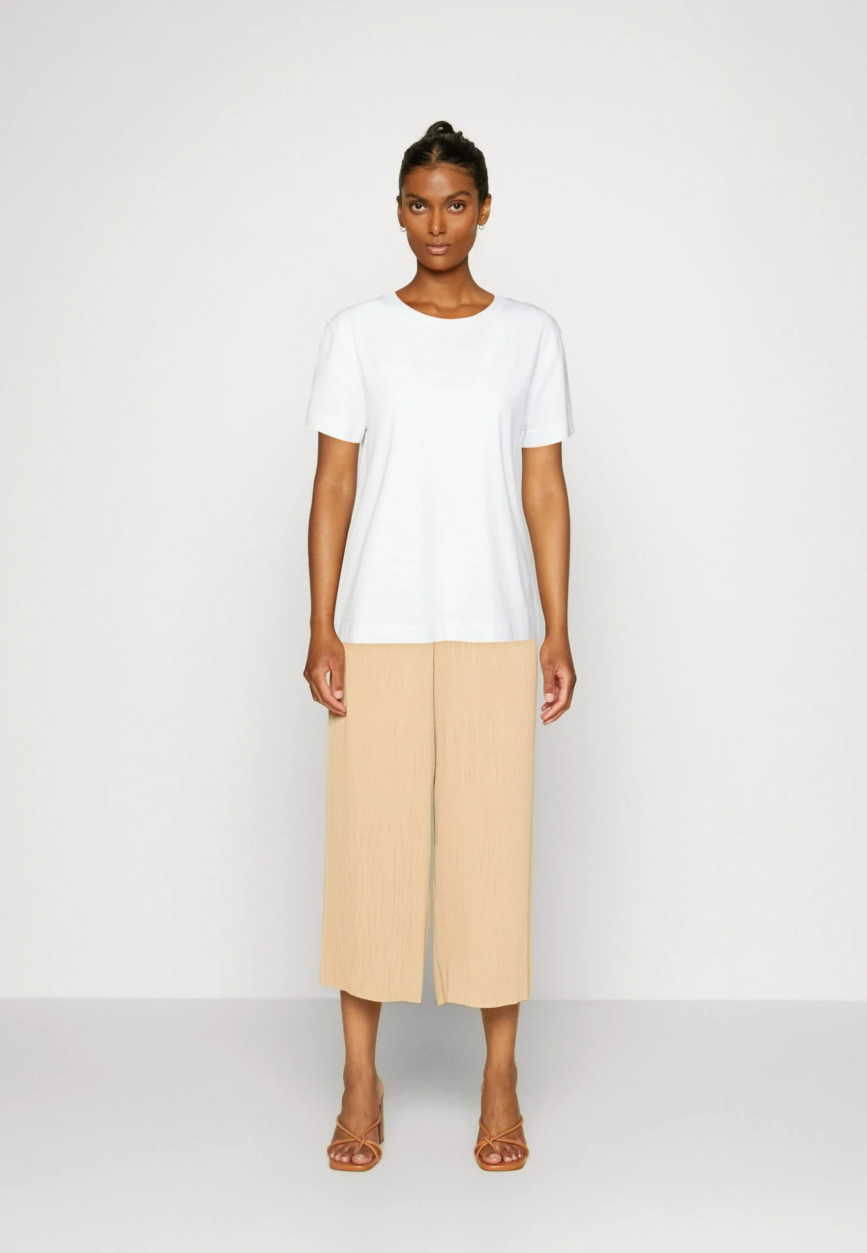 ESPRIT Core - T-Shirts - White 4 ESPRIT Core - T-Shirts - White - Bilde 2