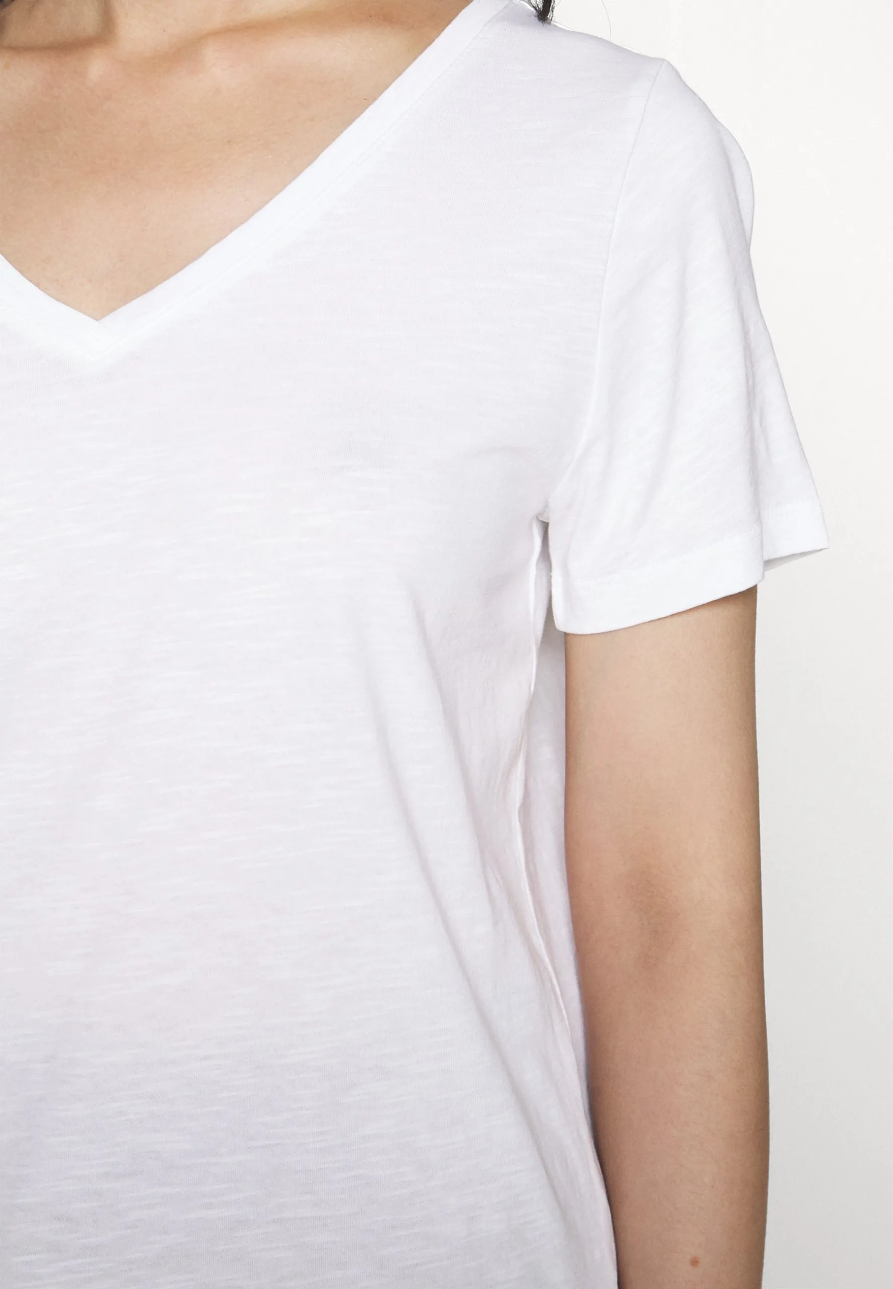 Edc By Esprit Slub V-Neck - T-Shirts - White 7 Edc By Esprit Slub V-Neck - T-Shirts - White - Bilde 5
