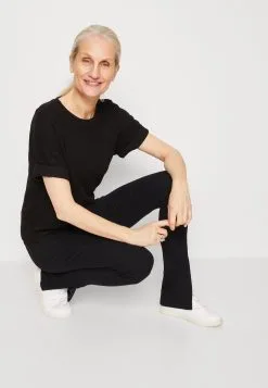 ESPRIT Tee - T-Shirts - Black 11 ESPRIT Tee - T-Shirts - Black -ESPRIT Butikk 1b9fdbdd812842928a71bab03d74d7bf