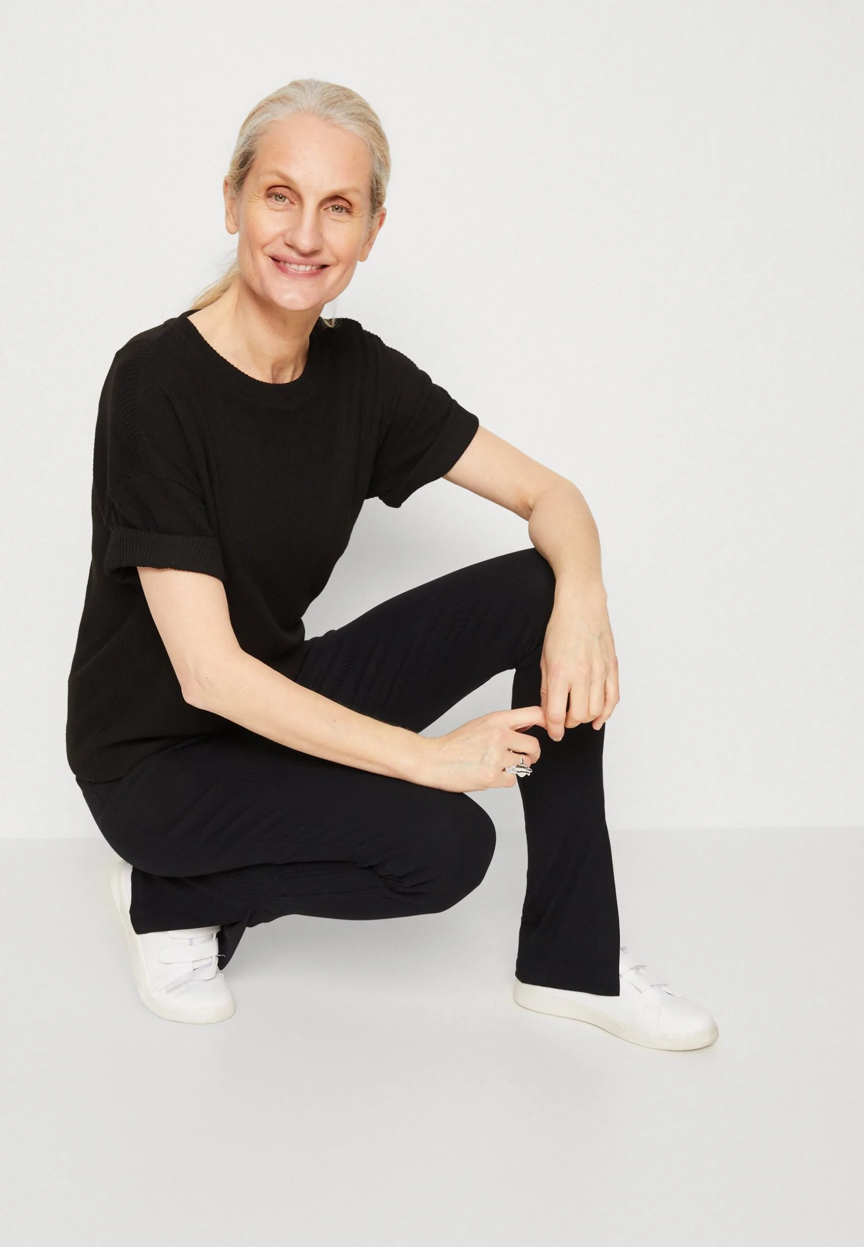 ESPRIT Tee - T-Shirts - Black 6 ESPRIT Tee - T-Shirts - Black - Bilde 4