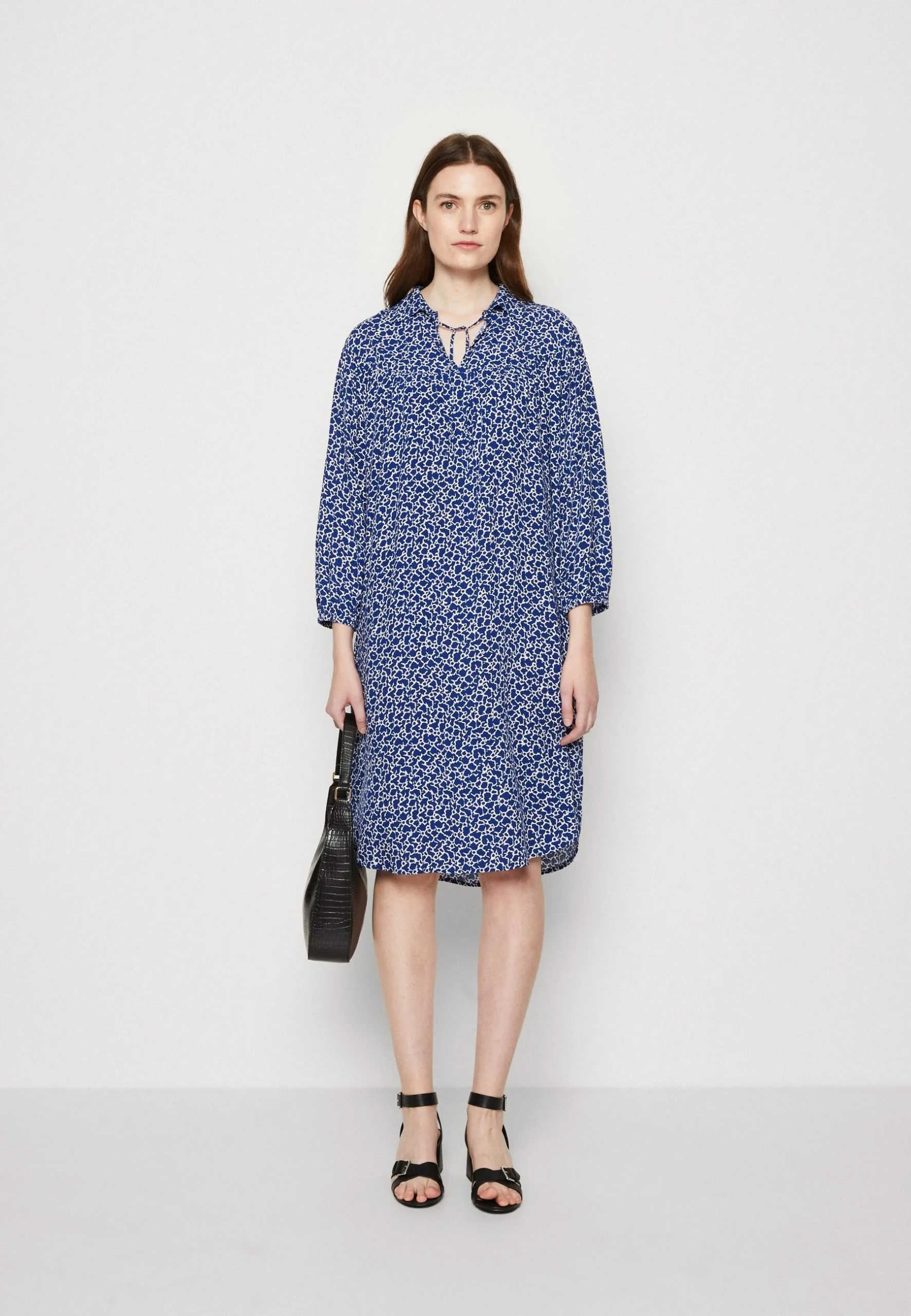 ESPRIT Dress Midi- Kjole - Ink 4 ESPRIT Dress Midi- Kjole - Ink - Bilde 2