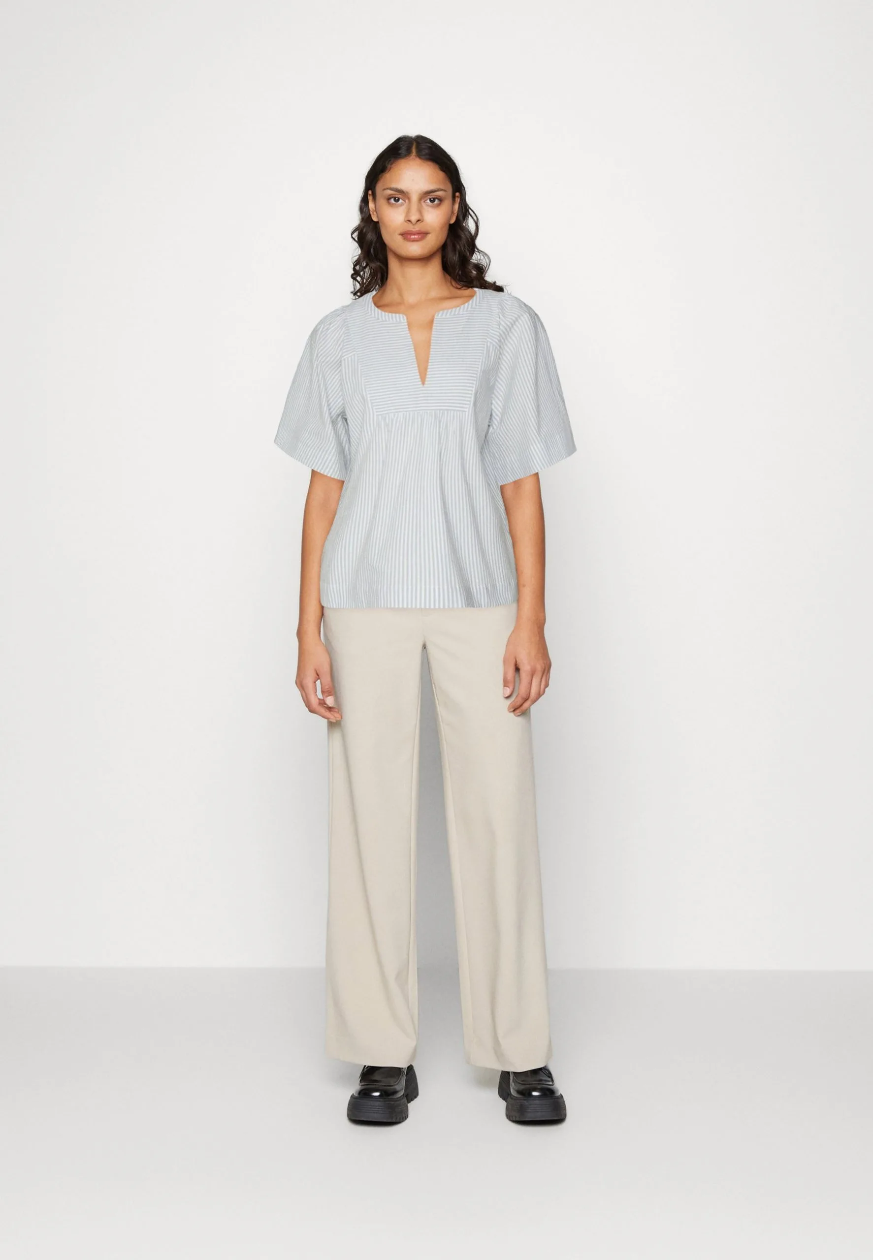 ESPRIT Blouse - T-Shirts Med Print - Light Blue Lavender 4 ESPRIT Blouse - T-Shirts Med Print - Light Blue Lavender - Bilde 2