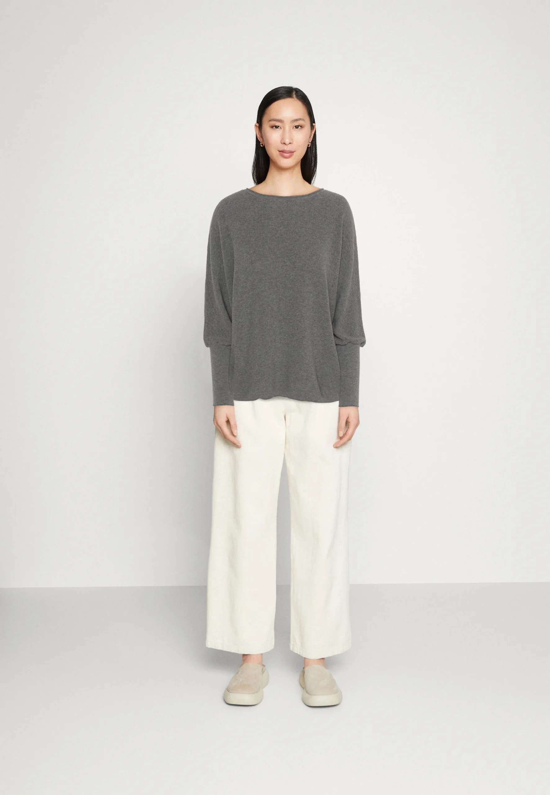 ESPRIT Badwing Roundneck - Strikkegenser - Medium Grey 4 ESPRIT Badwing Roundneck - Strikkegenser - Medium Grey - Bilde 2