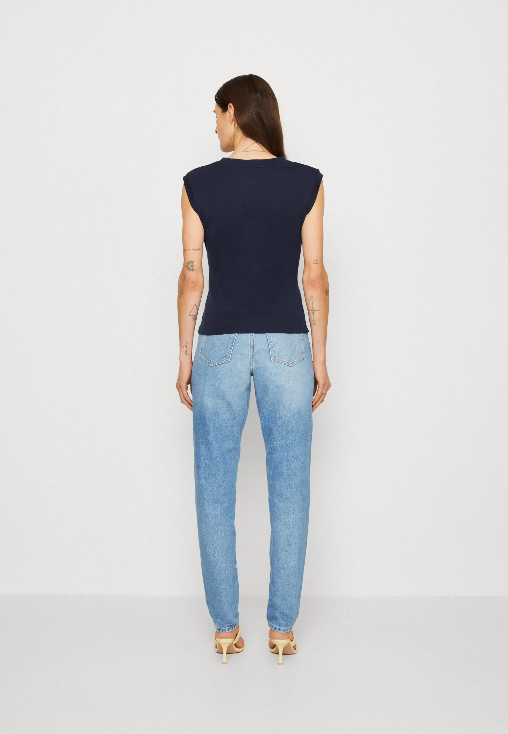 ESPRIT New Shape- T-Shirts - Navy 5 ESPRIT New Shape- T-Shirts - Navy - Bilde 3