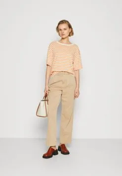 ESPRIT Boxy - T-Shirts Med Print - Orange 9 ESPRIT Boxy - T-Shirts Med Print - Orange -ESPRIT Butikk 26137b524e304976bc231d02b1da9991