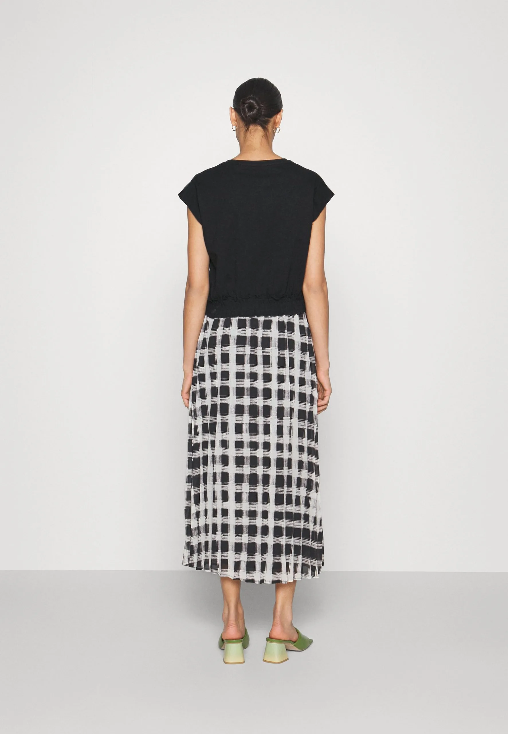 Edc By Esprit Bubble Hem - T-Shirts Med Print - Black 5 Edc By Esprit Bubble Hem - T-Shirts Med Print - Black - Bilde 3