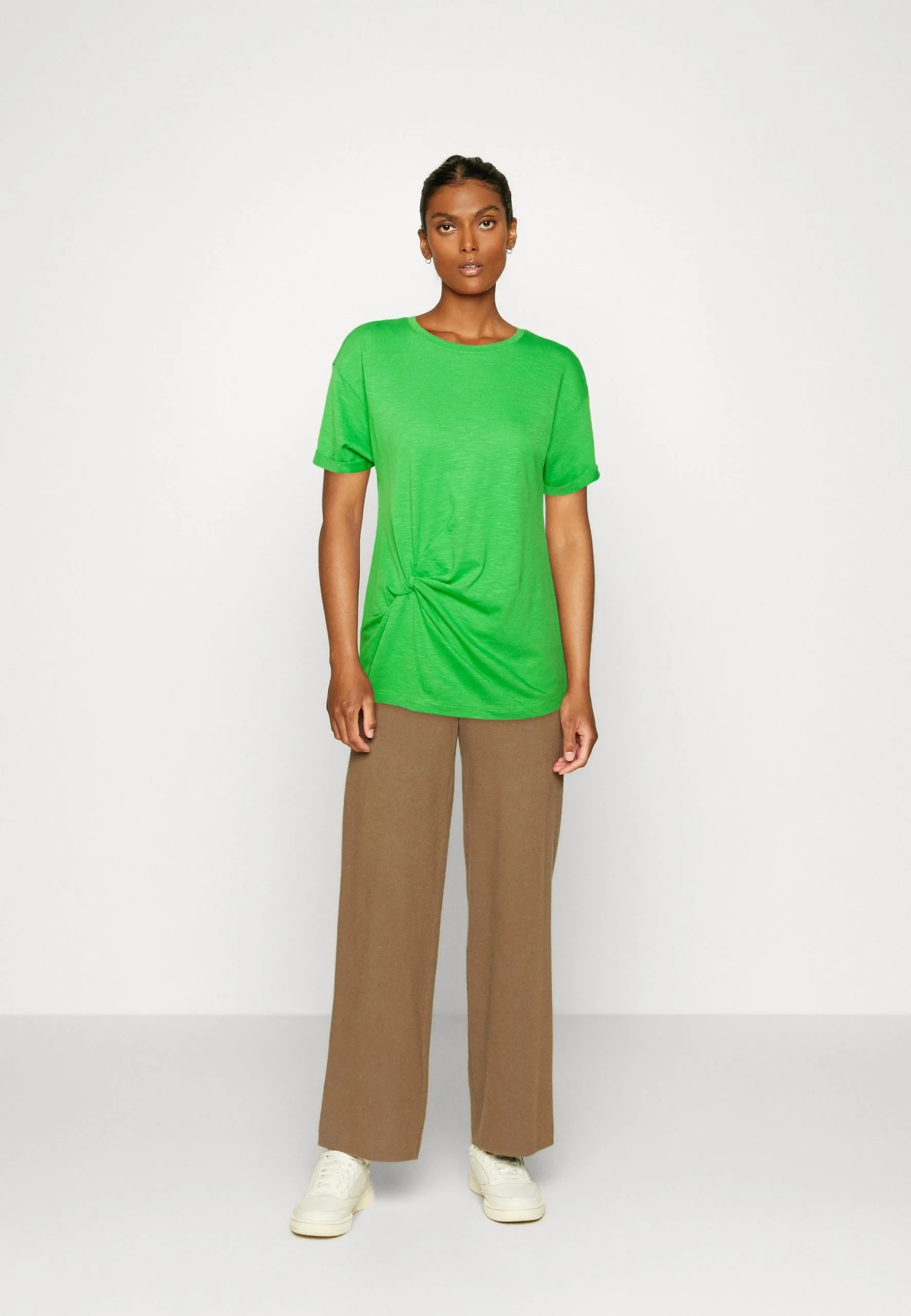 ESPRIT Twisted Hem - T-Shirts Med Print - Green 4 ESPRIT Twisted Hem - T-Shirts Med Print - Green - Bilde 2