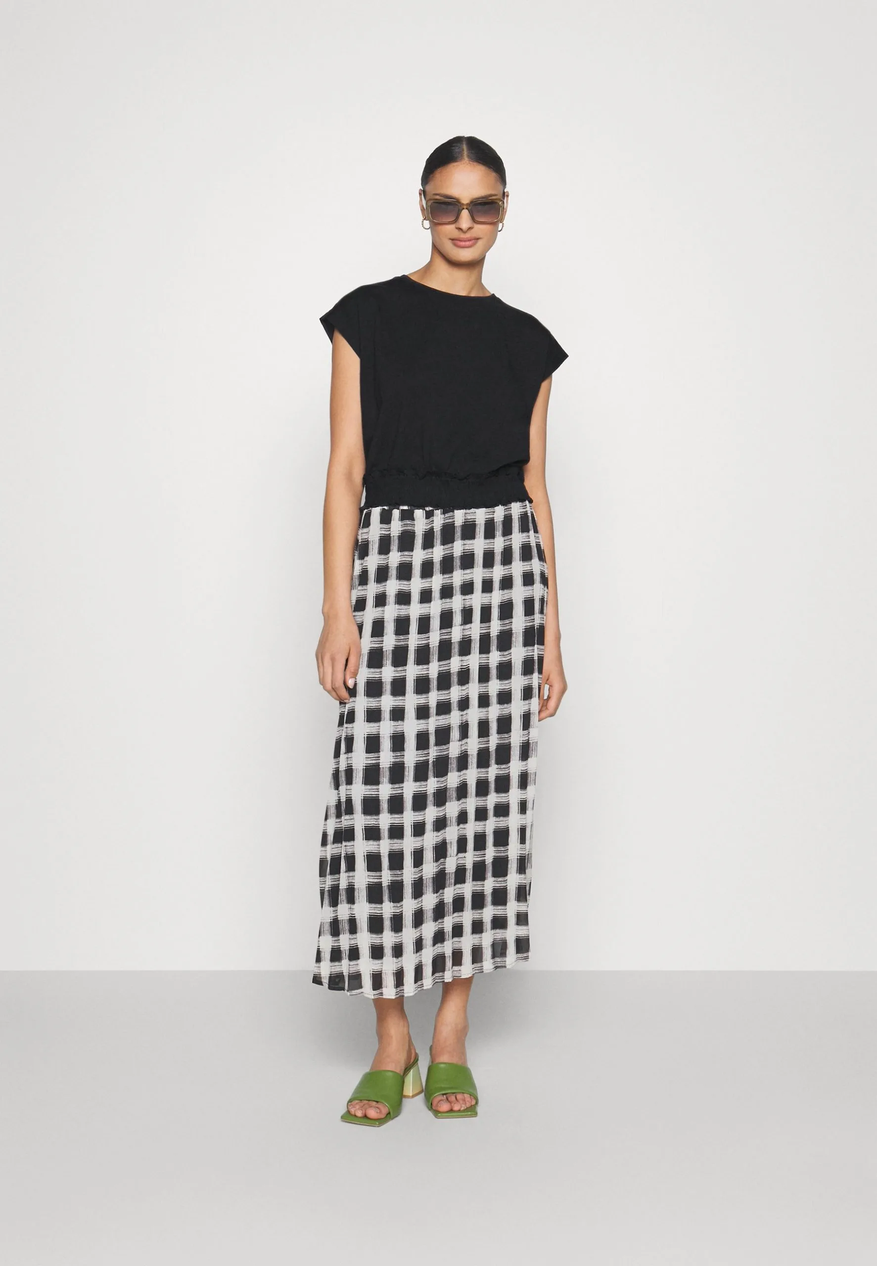 Edc By Esprit Bubble Hem - T-Shirts Med Print - Black 4 Edc By Esprit Bubble Hem - T-Shirts Med Print - Black - Bilde 2