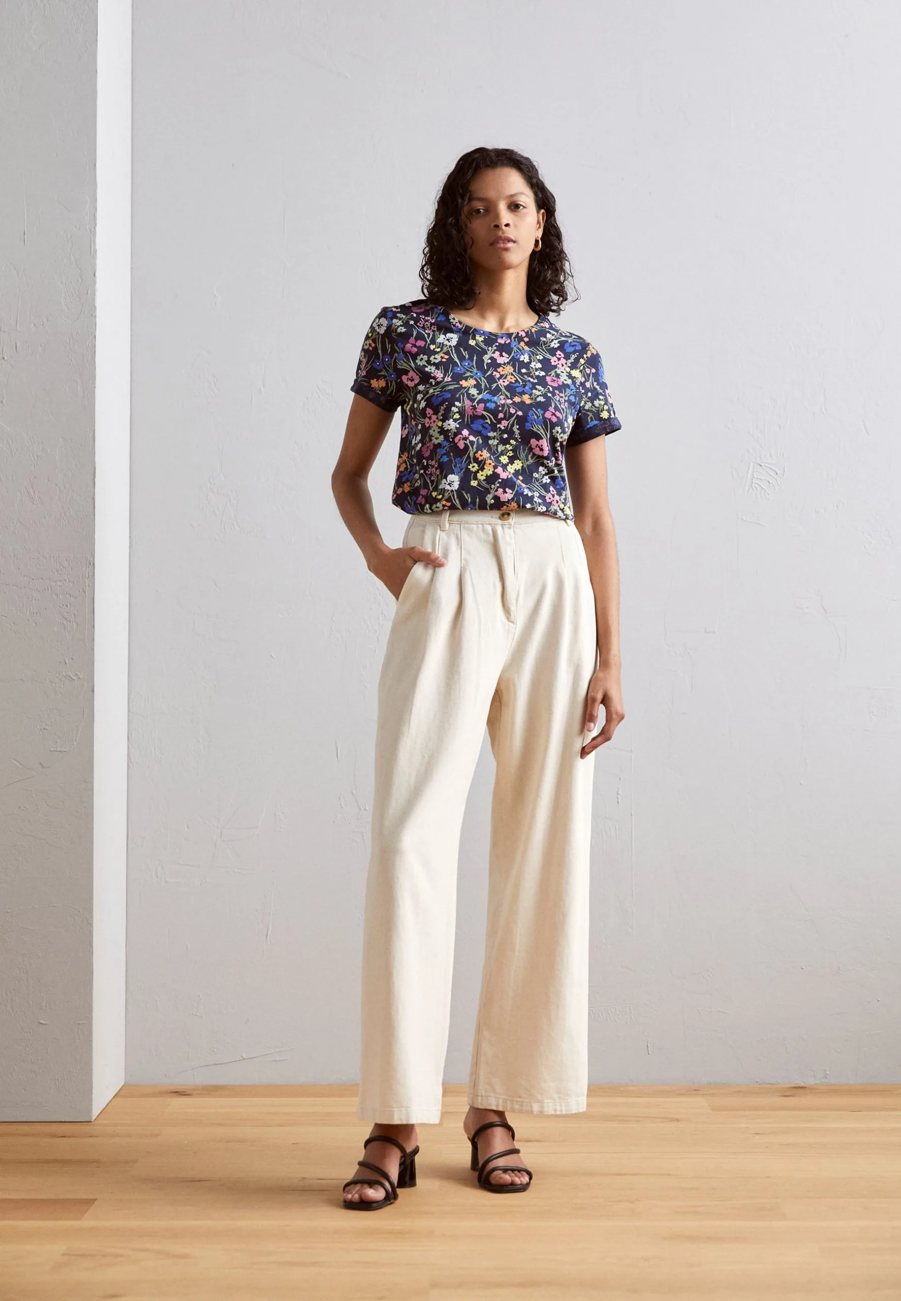 ESPRIT Core Tee - T-Shirts Med Print - Navy 3 ESPRIT Core Tee - T-Shirts Med Print - Navy - Bilde 2