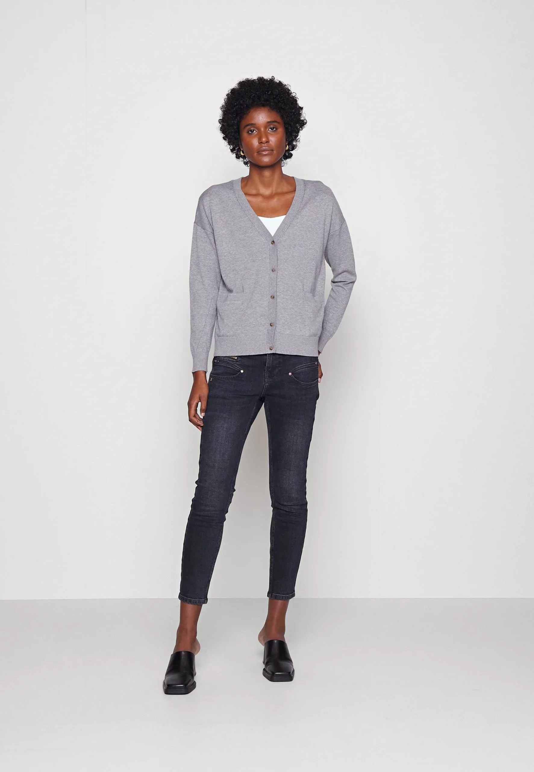 ESPRIT Sus Vneck - Cardigan - Medium Grey 4 ESPRIT Sus Vneck - Cardigan - Medium Grey - Bilde 2