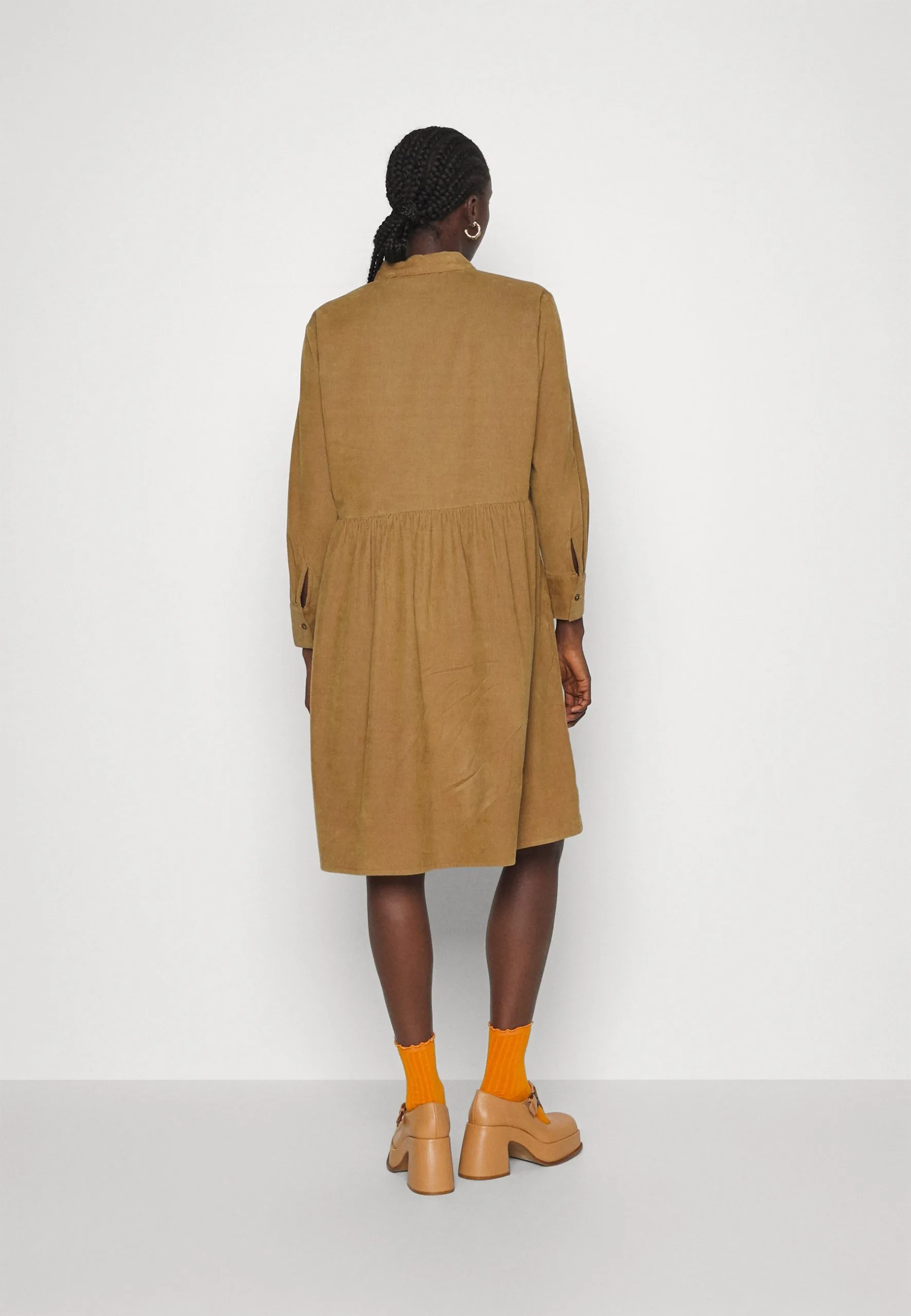 ESPRIT Kjole -Beige 5 ESPRIT Kjole -Beige - Bilde 3