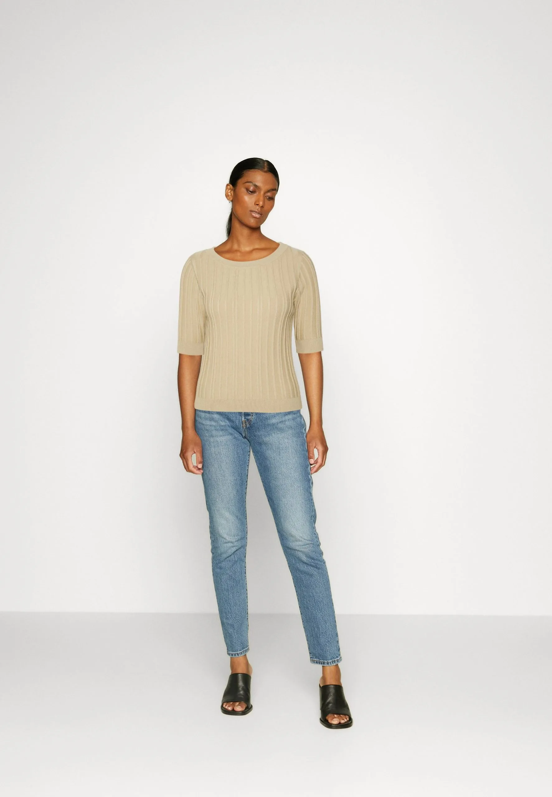 ESPRIT Fitte - T-Shirts Med Print - Sand 4 ESPRIT Fitte - T-Shirts Med Print - Sand - Bilde 2