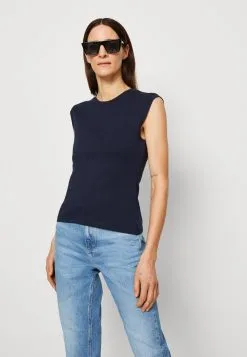 ESPRIT New Shape- T-Shirts - Navy 11 ESPRIT New Shape- T-Shirts - Navy -ESPRIT Butikk 4e70d222830d4c0dbf14d898a3b035fe