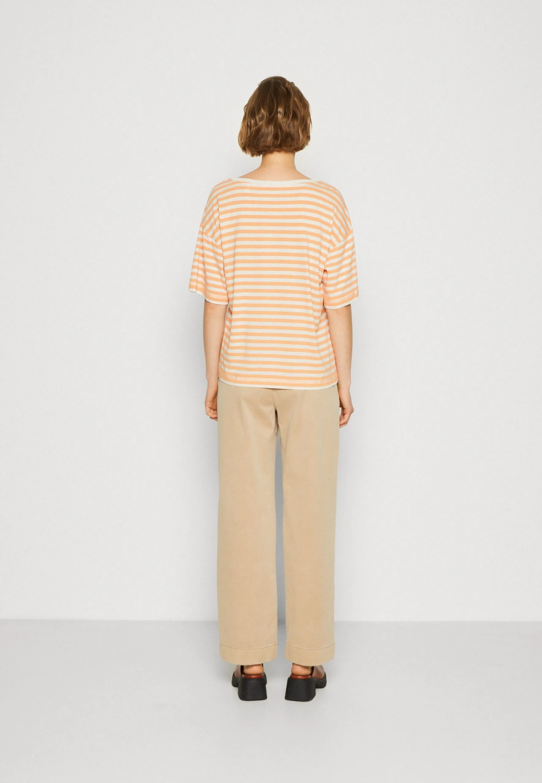 ESPRIT Boxy - T-Shirts Med Print - Orange 5 ESPRIT Boxy - T-Shirts Med Print - Orange - Bilde 3