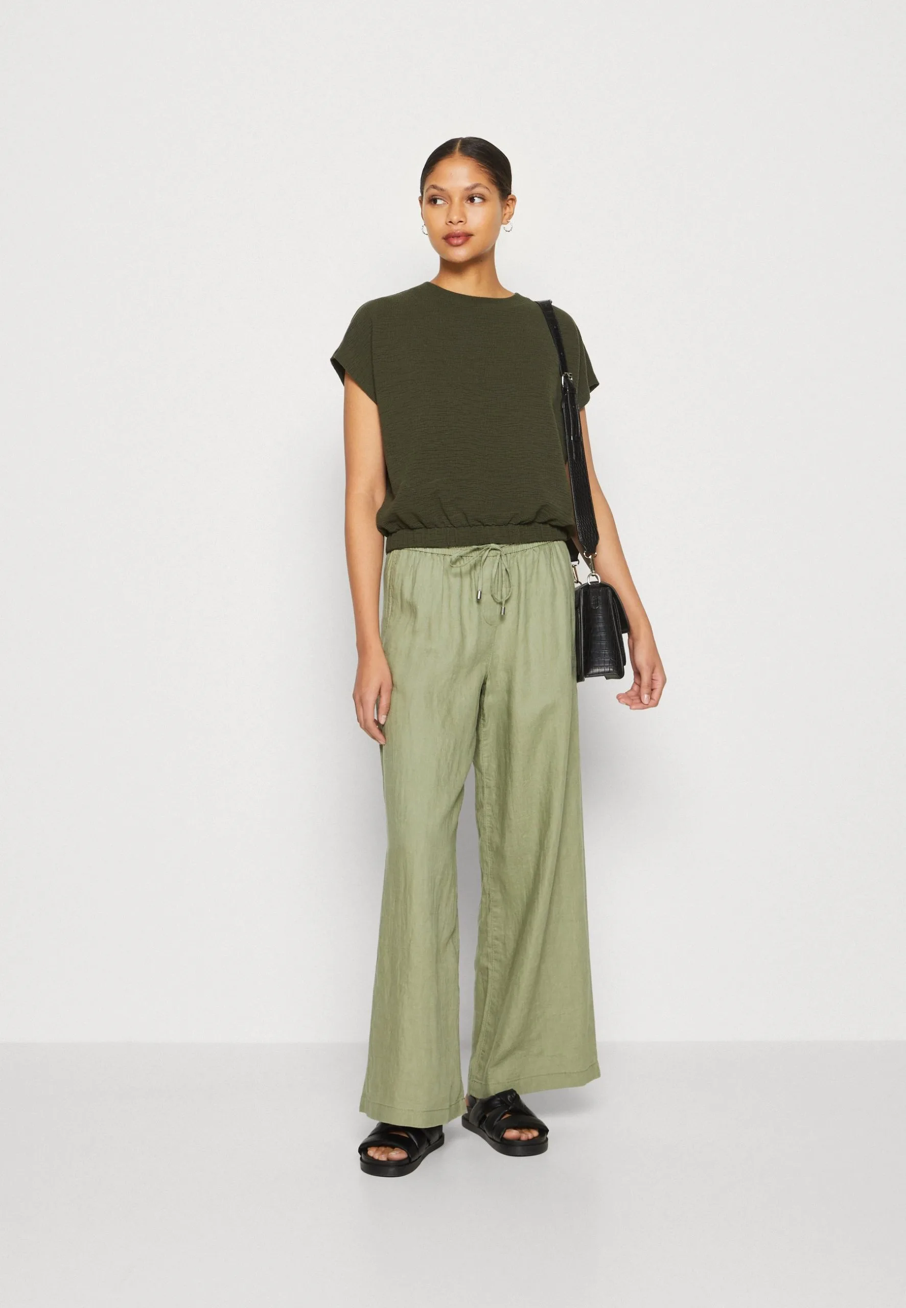 Edc By Esprit Struc Set - T-Shirts - Dark Khaki 4 Edc By Esprit Struc Set - T-Shirts - Dark Khaki - Bilde 2