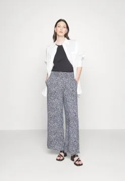 ESPRIT Detail Tee - T-Shirts - Black 12 ESPRIT Detail Tee - T-Shirts - Black -ESPRIT Butikk 60b0072fb060446f8089f351c3200d69