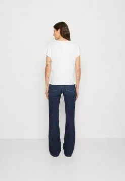 ESPRIT Core Tee - T-Shirts Med Print - White 10 ESPRIT Core Tee - T-Shirts Med Print - White -ESPRIT Butikk 62cca9922dd1477c9cac4d4781fb45ca