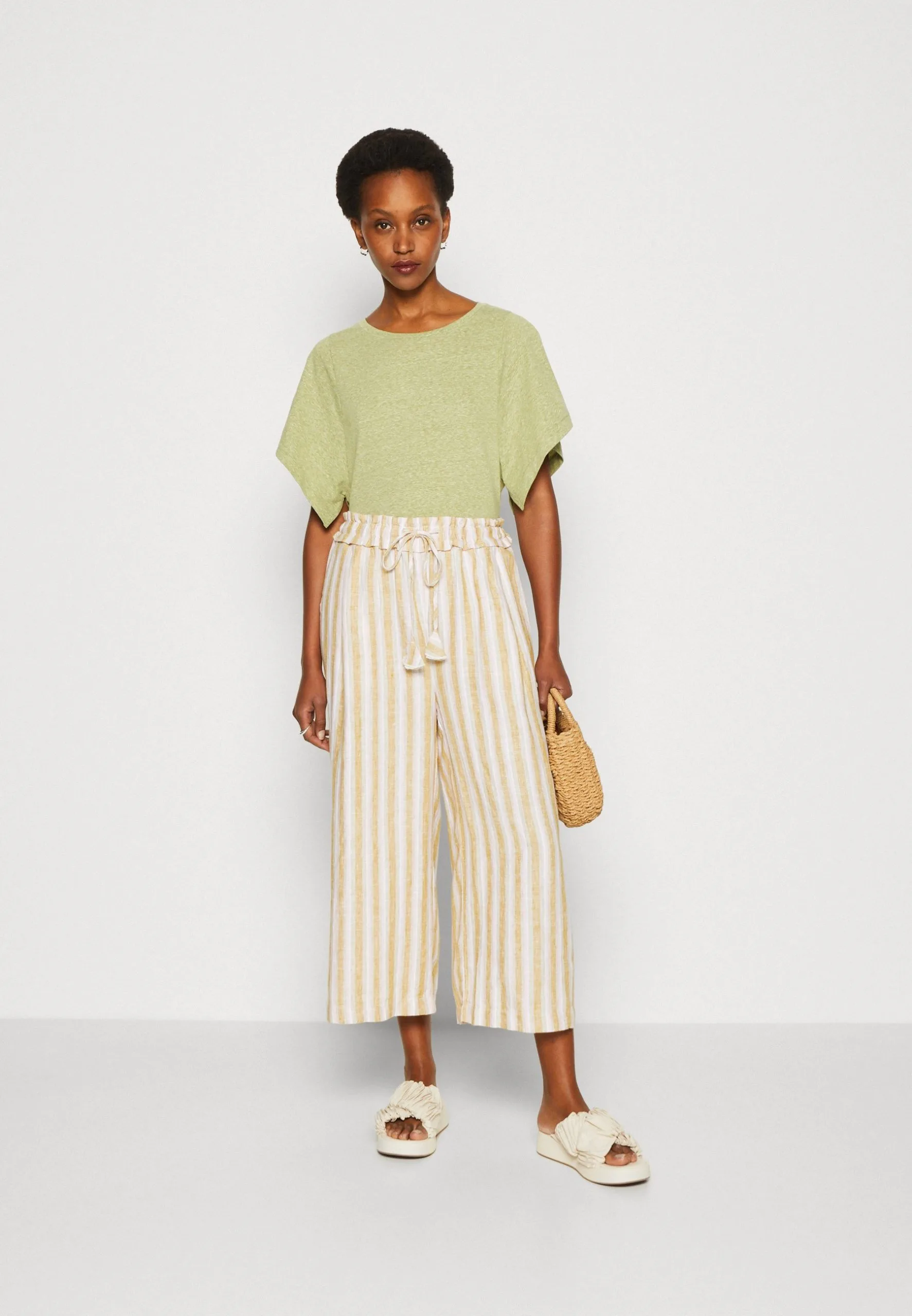 ESPRIT Stitch - T-Shirts - Pistachio Green 4 ESPRIT Stitch - T-Shirts - Pistachio Green - Bilde 2