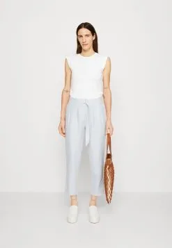 ESPRIT New Shape- T-Shirts - White 9 ESPRIT New Shape- T-Shirts - White -ESPRIT Butikk 6cb7c6e120d64d88a6c1d67a991ec8d0