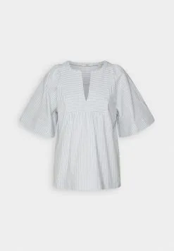 ESPRIT Blouse - T-Shirts Med Print - Light Blue Lavender 11 ESPRIT Blouse - T-Shirts Med Print - Light Blue Lavender -ESPRIT Butikk 78bc6d315855408fbe762ac63b6e387c