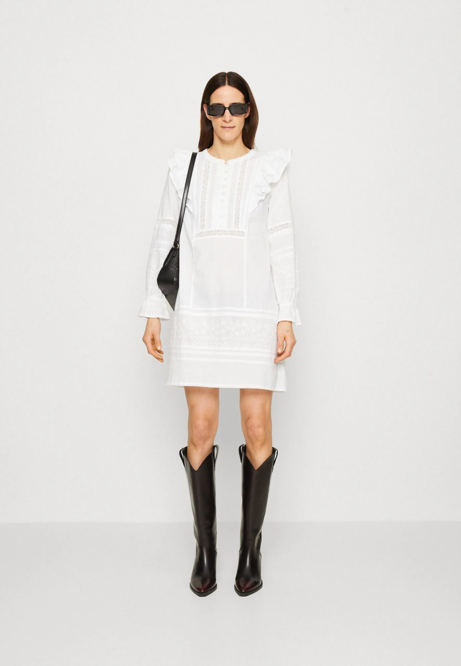 ESPRIT Embro Stripe - Skjortekjole - White 4 ESPRIT Embro Stripe - Skjortekjole - White - Bilde 2