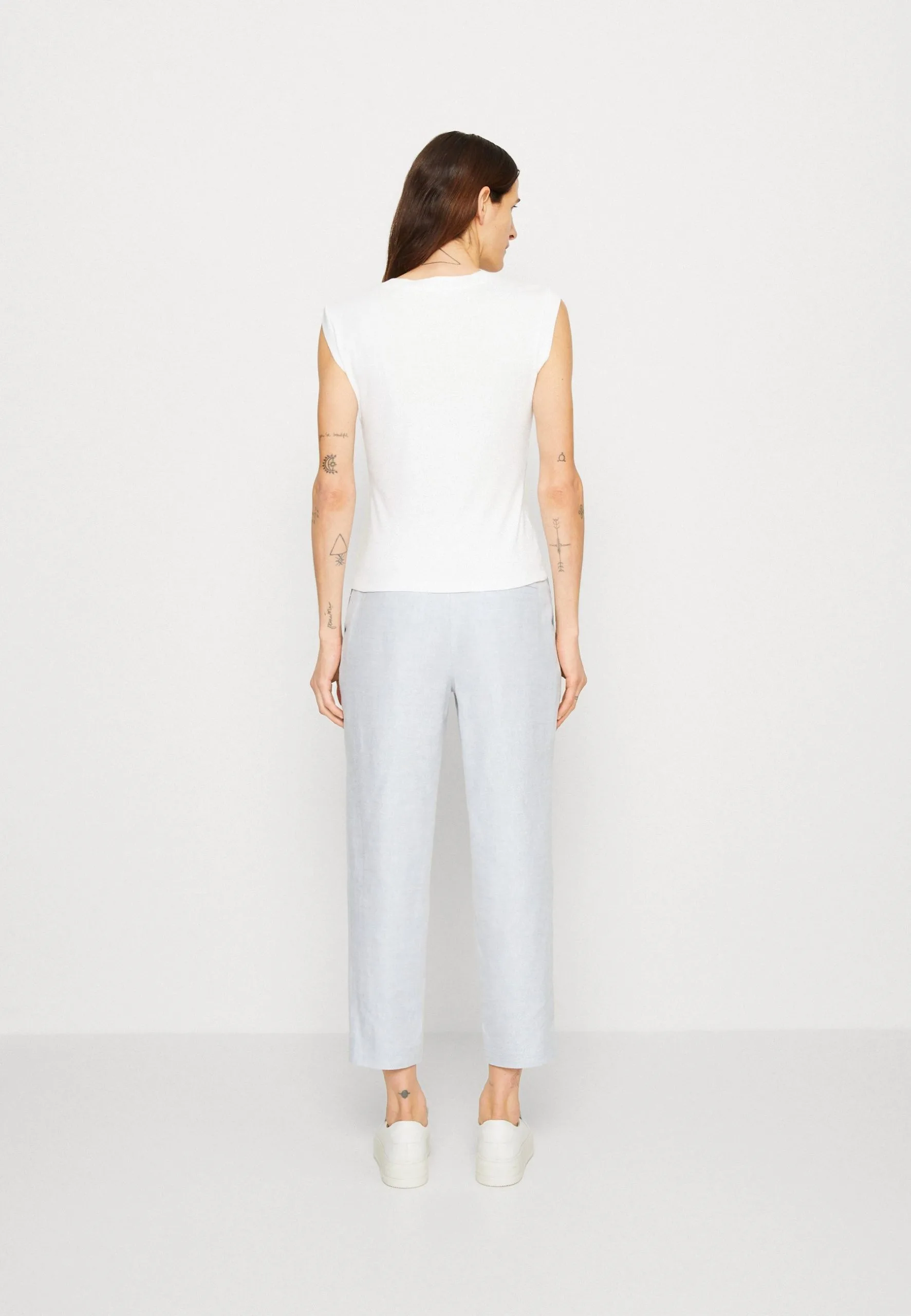 ESPRIT New Shape- T-Shirts - White 5 ESPRIT New Shape- T-Shirts - White - Bilde 3