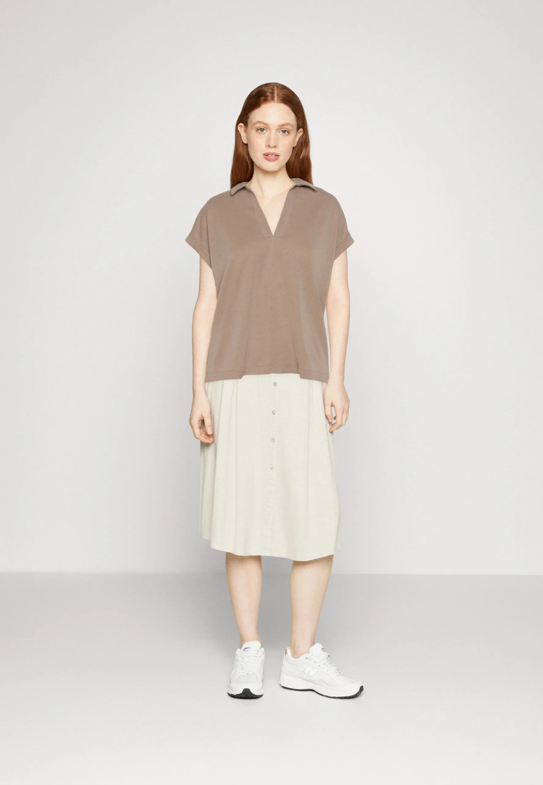 ESPRIT T-Shirts - Taupe 4 ESPRIT T-Shirts - Taupe - Bilde 2