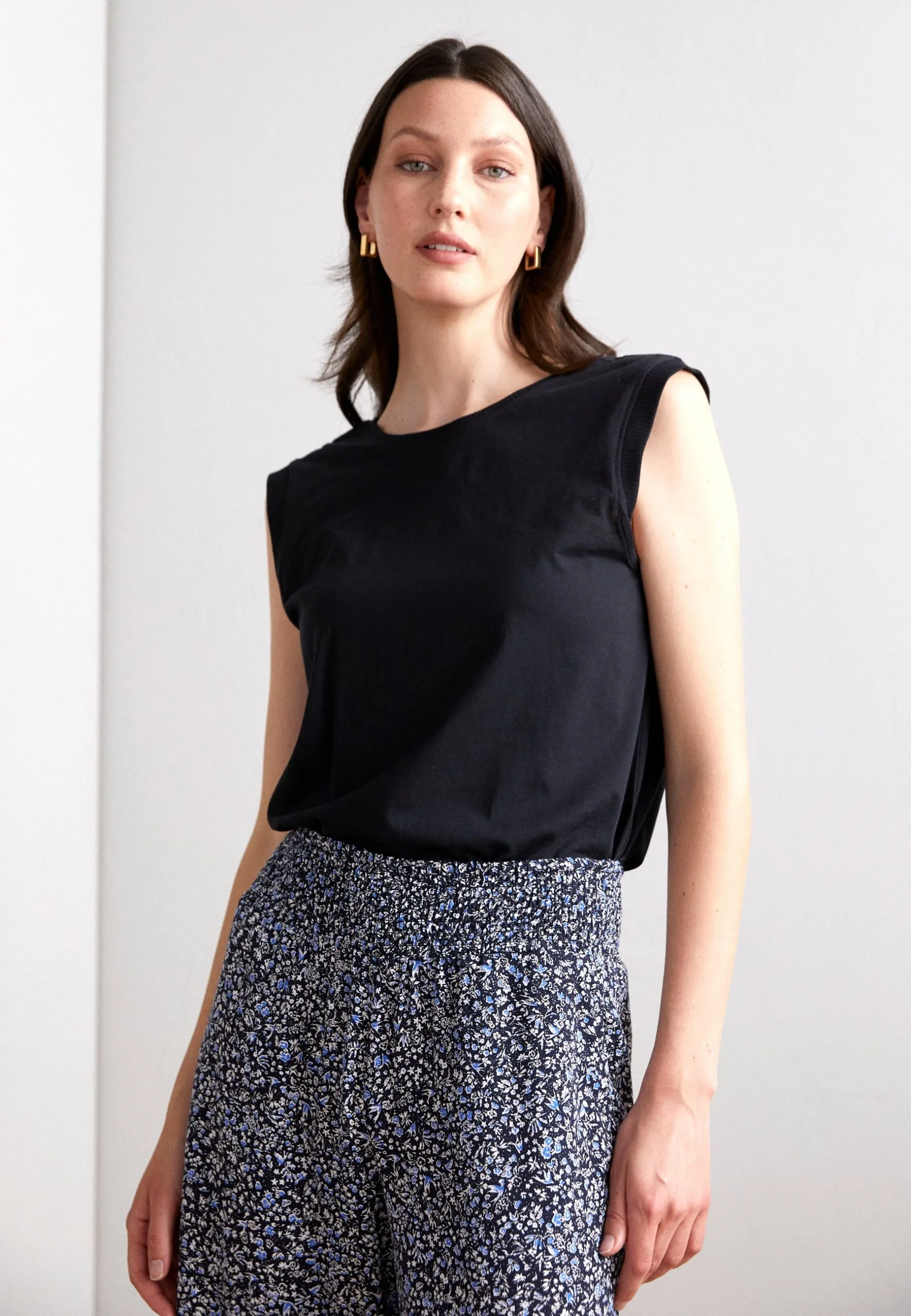 ESPRIT Detail Tee - T-Shirts - Black 3 ESPRIT Detail Tee - T-Shirts - Black