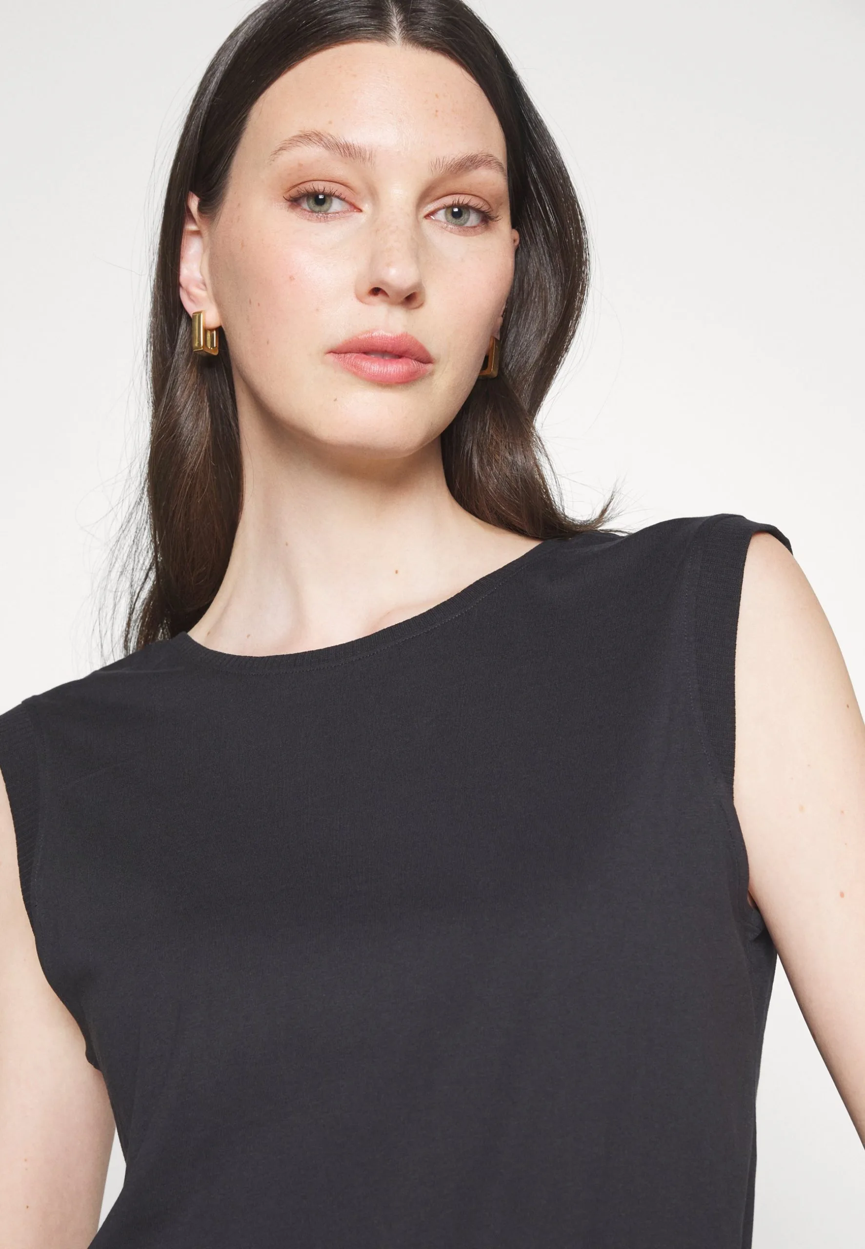 ESPRIT Detail Tee - T-Shirts - Black 9 ESPRIT Detail Tee - T-Shirts - Black - Bilde 7