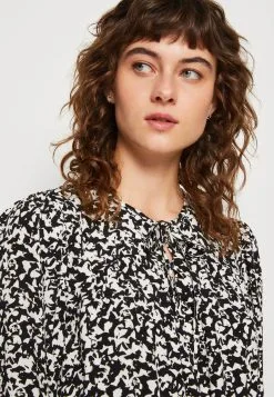 ESPRIT Tie - Kjole - Ice 11 ESPRIT Tie - Kjole - Ice -ESPRIT Butikk a252e8b11c824729865325983c5b7442