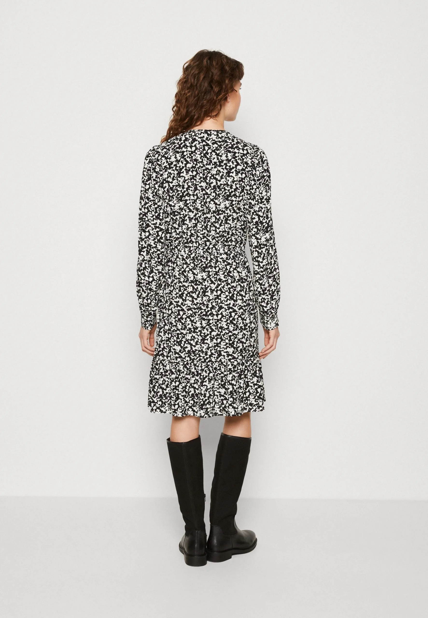 ESPRIT Tie - Kjole - Ice 5 ESPRIT Tie - Kjole - Ice - Bilde 3