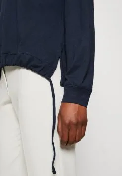 ESPRIT Bubble Hem Tee - Topper Langermet - Navy 13 ESPRIT Bubble Hem Tee - Topper Langermet - Navy -ESPRIT Butikk ac66f30042374c97a825a58d3465b7ff