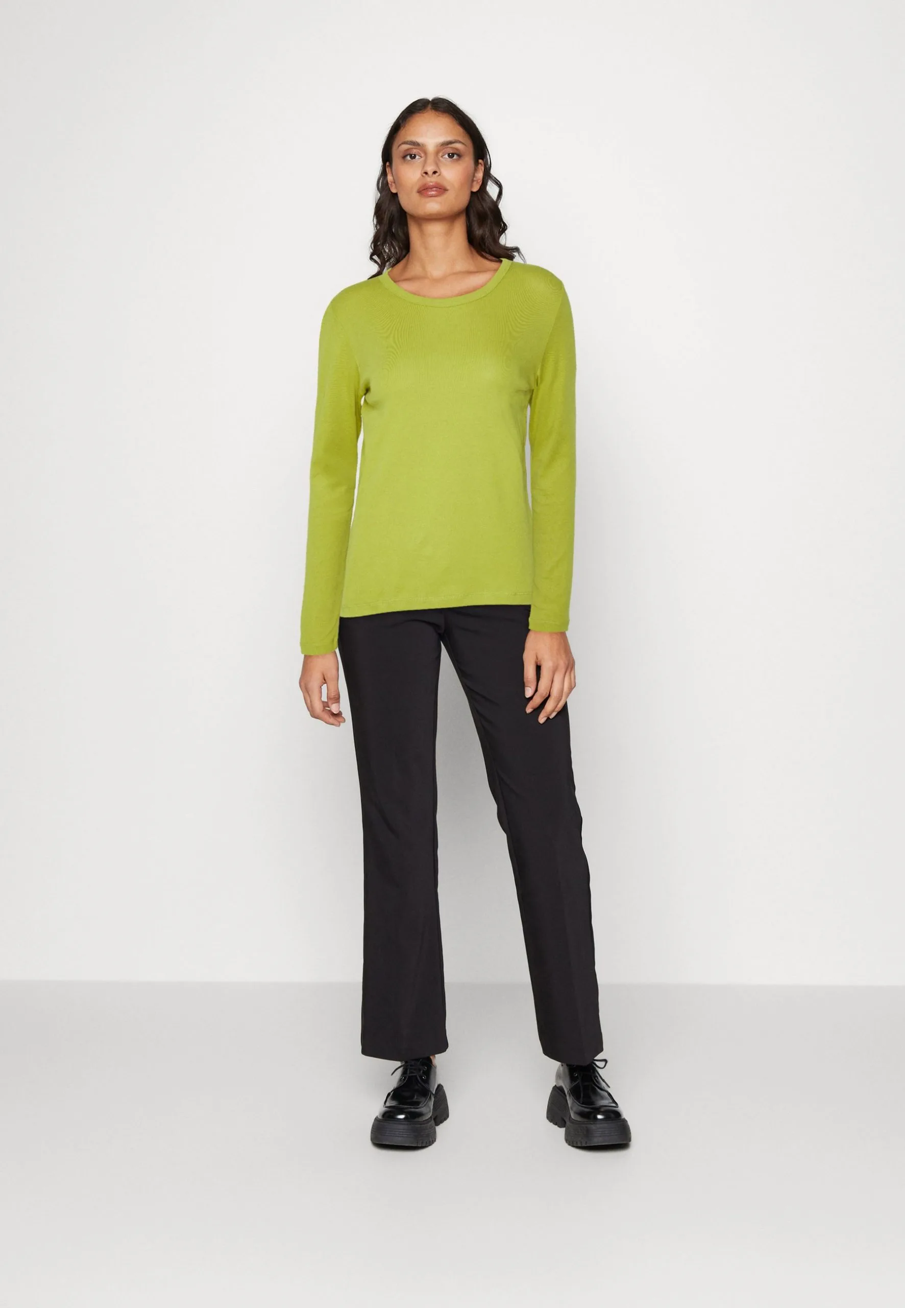 ESPRIT Crew - Topper Langermet - Leaf Green 4 ESPRIT Crew - Topper Langermet - Leaf Green - Bilde 2
