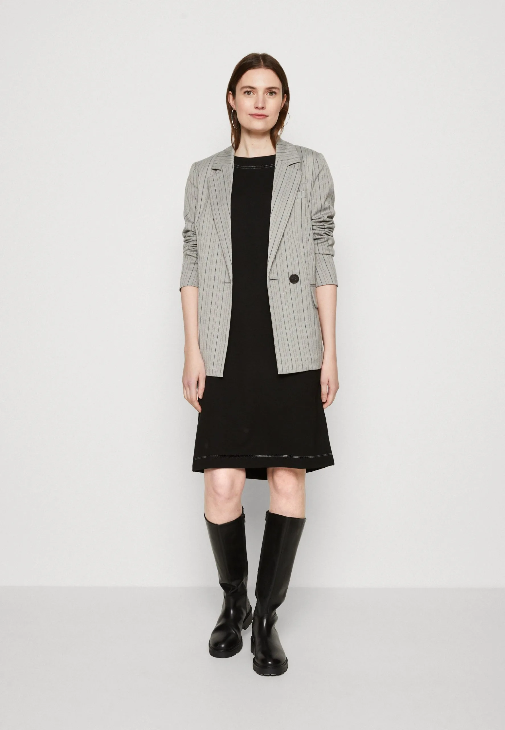 ESPRIT Dress Above Knee - Jerseykjole - Black 4 ESPRIT Dress Above Knee - Jerseykjole - Black - Bilde 2