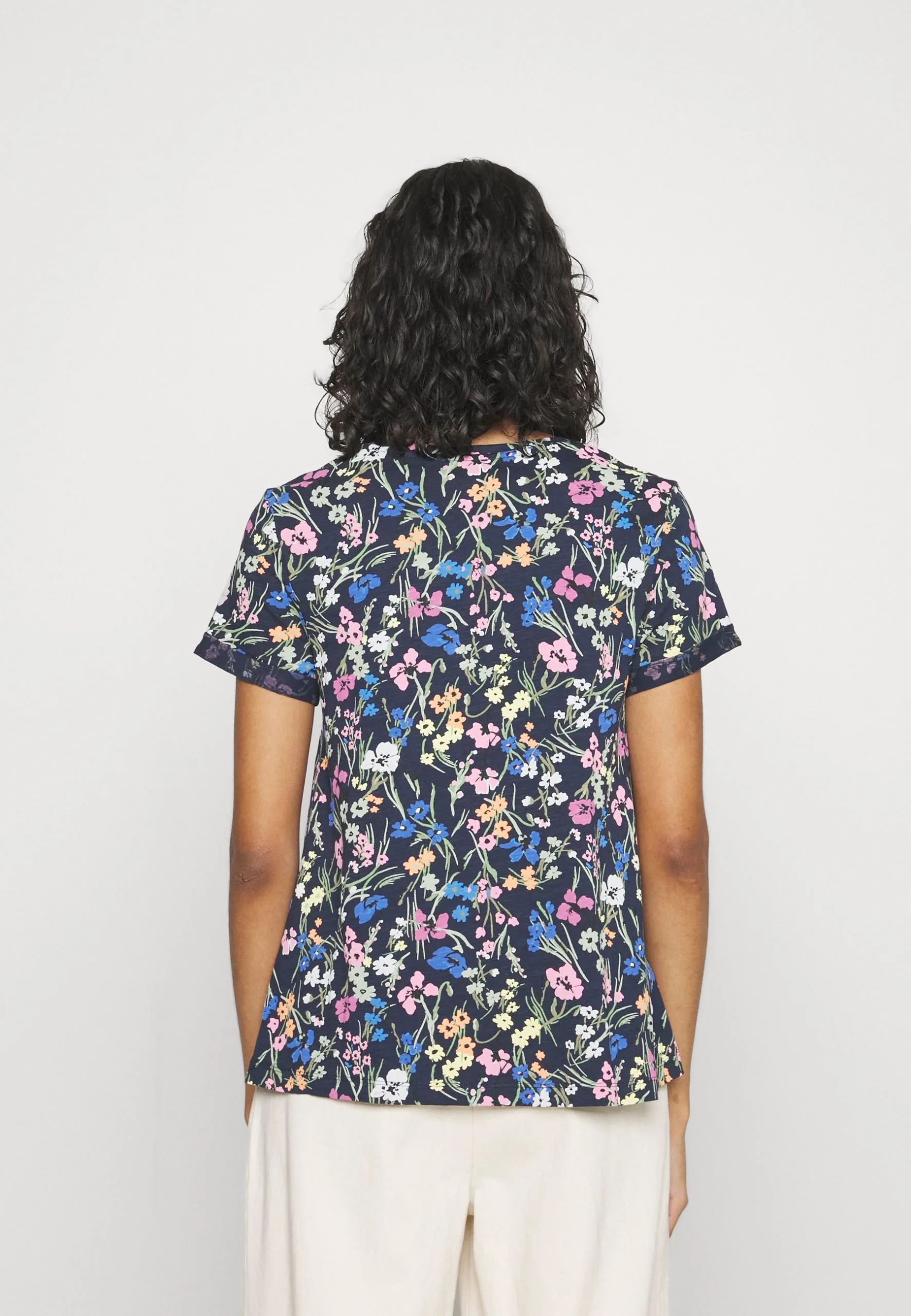 ESPRIT Core Tee - T-Shirts Med Print - Navy 5 ESPRIT Core Tee - T-Shirts Med Print - Navy - Bilde 4