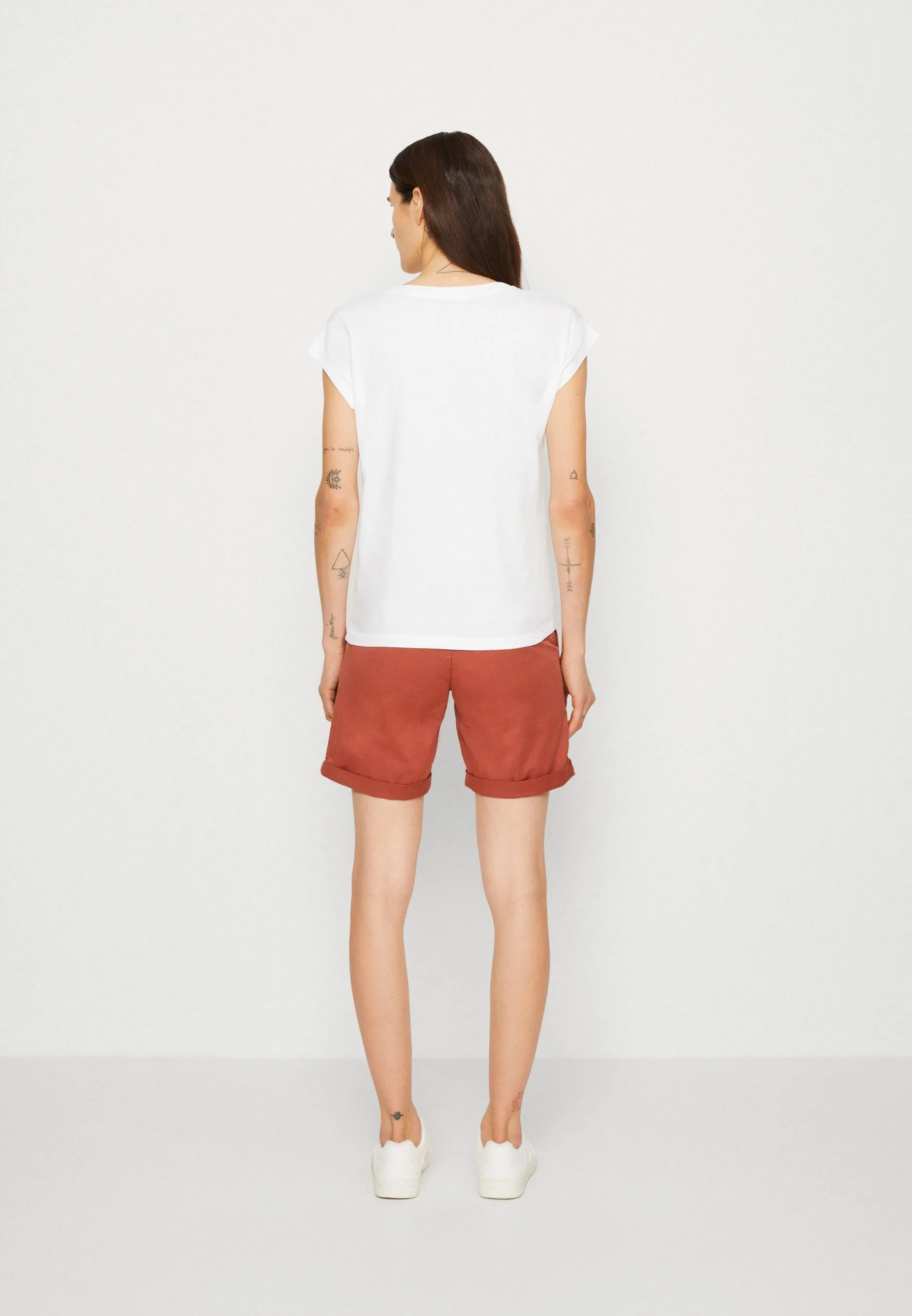 ESPRIT Stitch Detail - T-Shirts Med Print - White 5 ESPRIT Stitch Detail - T-Shirts Med Print - White - Bilde 3