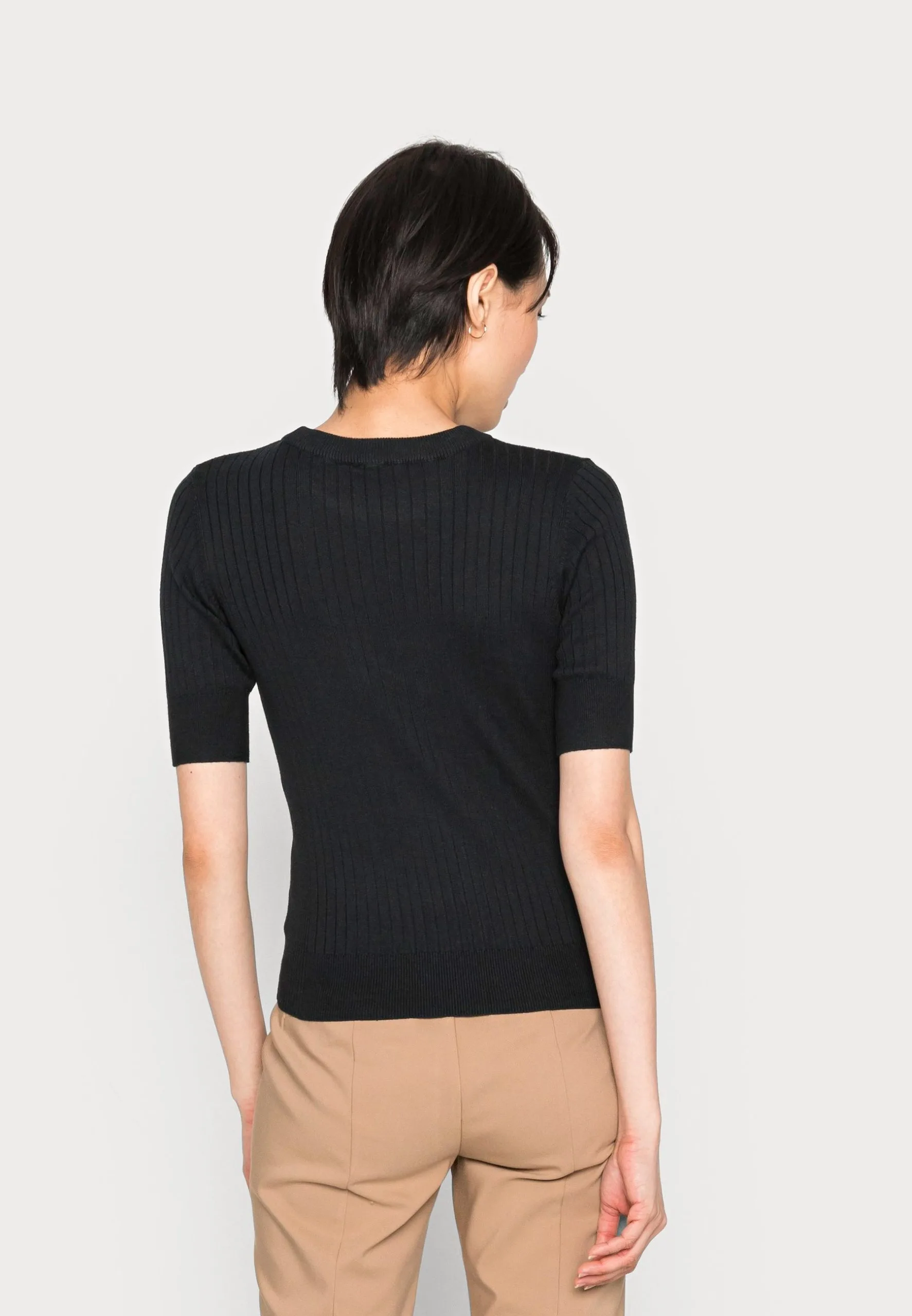 Edc By Esprit Short Sleeve - T-Shirts - Black 5 Edc By Esprit Short Sleeve - T-Shirts - Black - Bilde 3