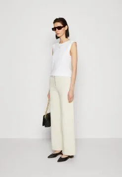 ESPRIT Detail Tee - T-Shirts - White -ESPRIT Butikk c6da45ab2fae420b9c46686ee4e4d78f