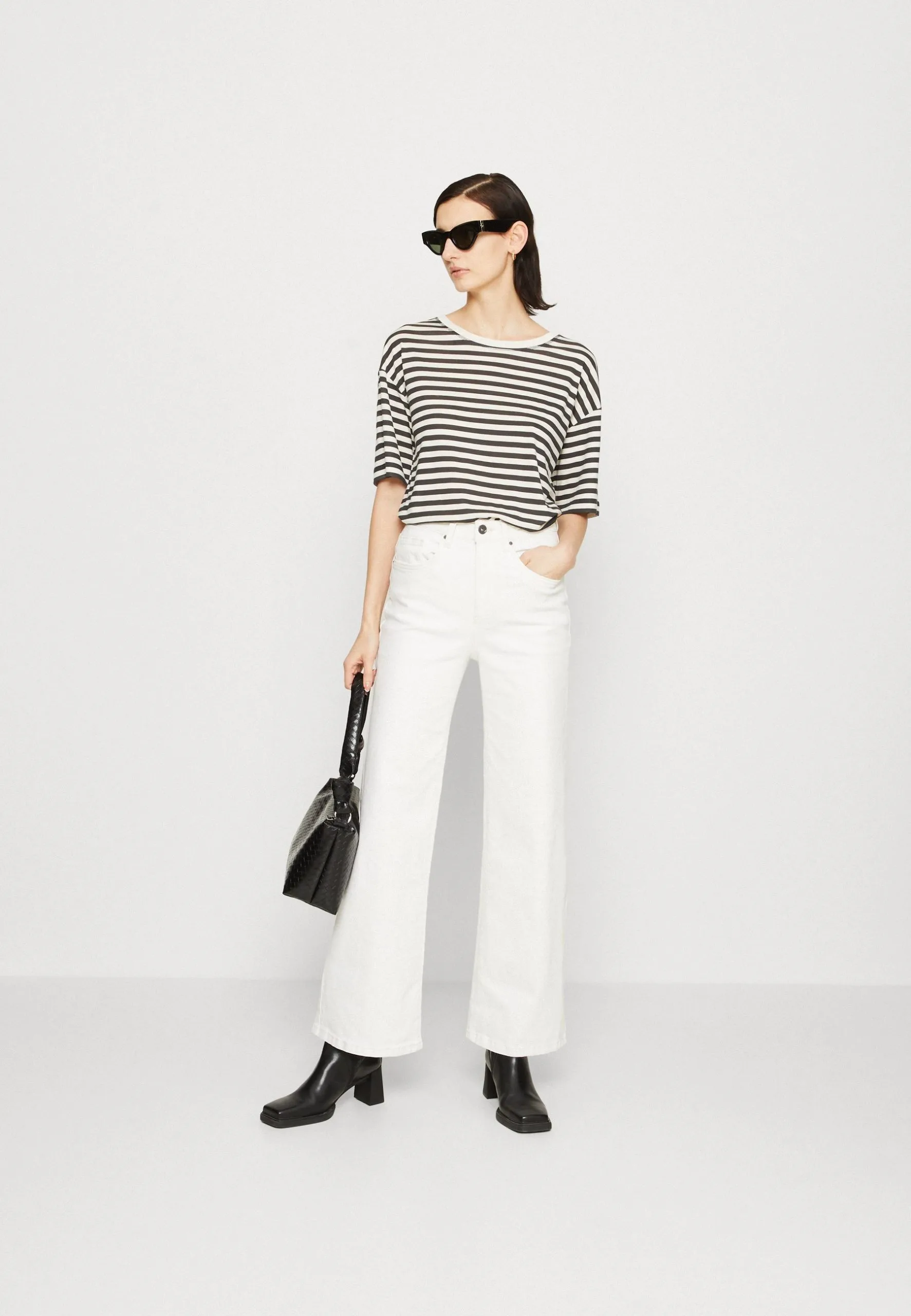 ESPRIT Boxy - T-Shirts Med Print - Anthracite 4 ESPRIT Boxy - T-Shirts Med Print - Anthracite - Bilde 2