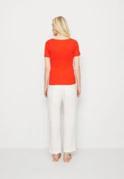 ESPRIT T-Shirts Med Print - Red 10 ESPRIT T-Shirts Med Print - Red -ESPRIT Butikk d12de77ff9584d29ba17b66a457f7f9c