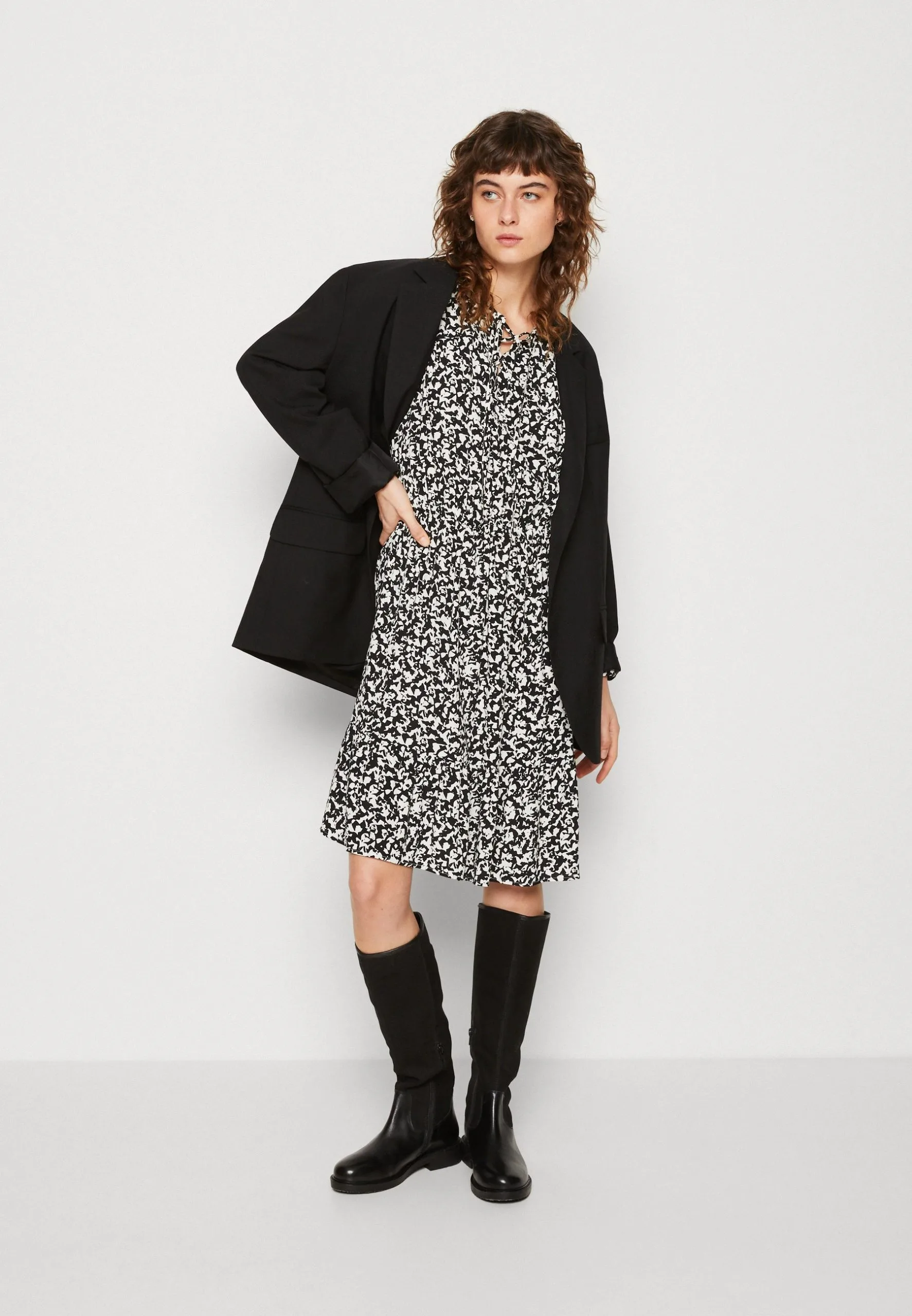 ESPRIT Tie - Kjole - Ice 4 ESPRIT Tie - Kjole - Ice - Bilde 2