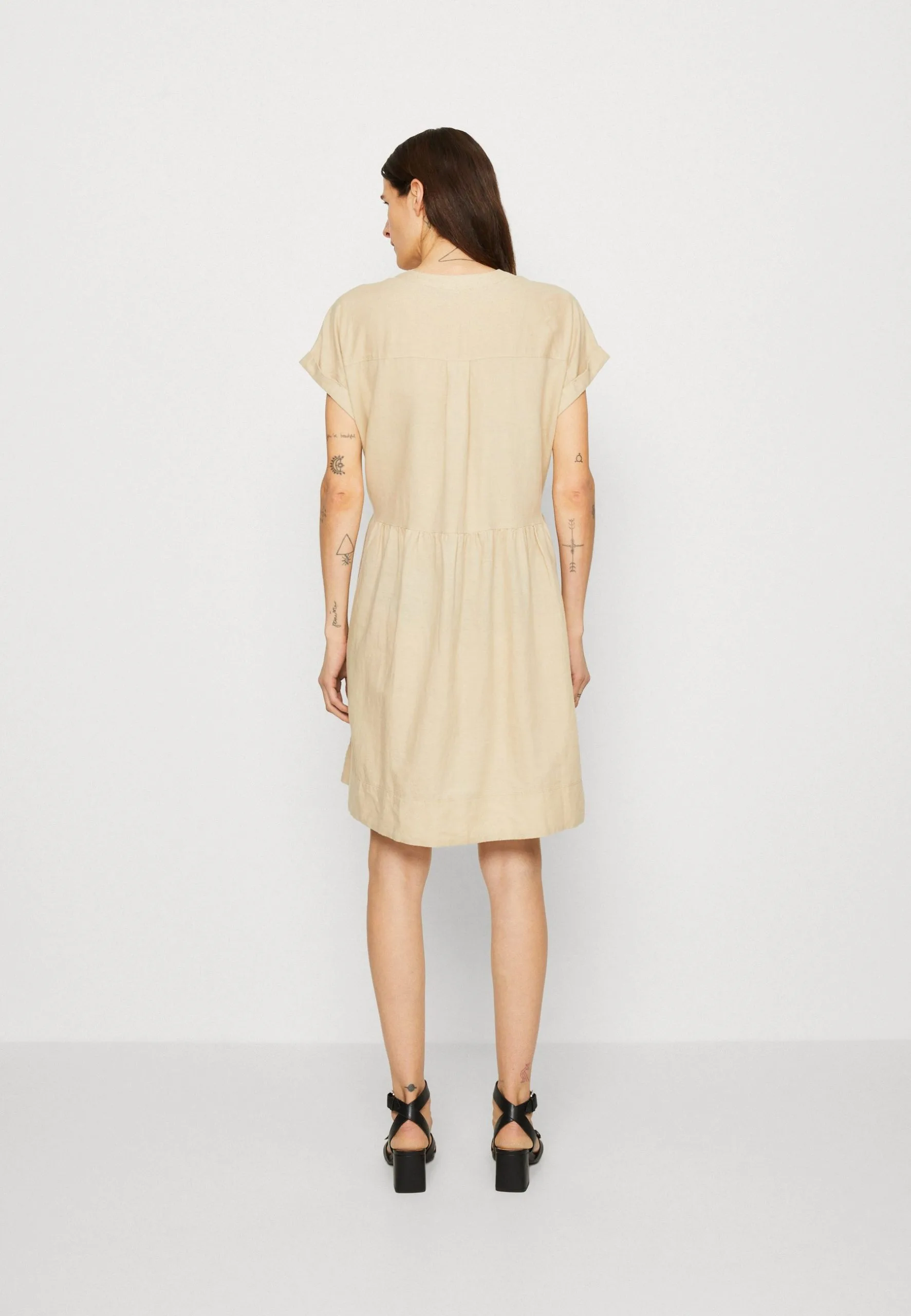 ESPRIT Dress - Kjole - Sand 5 ESPRIT Dress - Kjole - Sand - Bilde 3