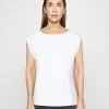 ESPRIT Tee - T-Shirts - White -ESPRIT Butikk d65141f84ea44907813672041bbf95cf