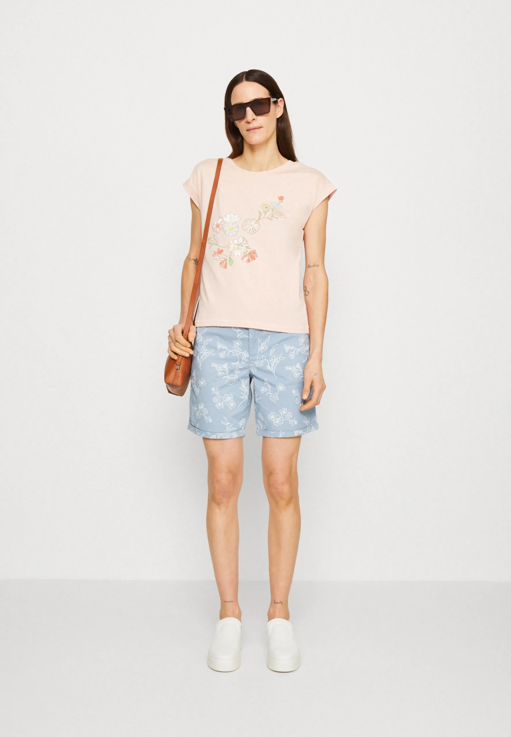 ESPRIT Stitch Detail - T-Shirts Med Print - Pastel Pink 4 ESPRIT Stitch Detail - T-Shirts Med Print - Pastel Pink - Bilde 2